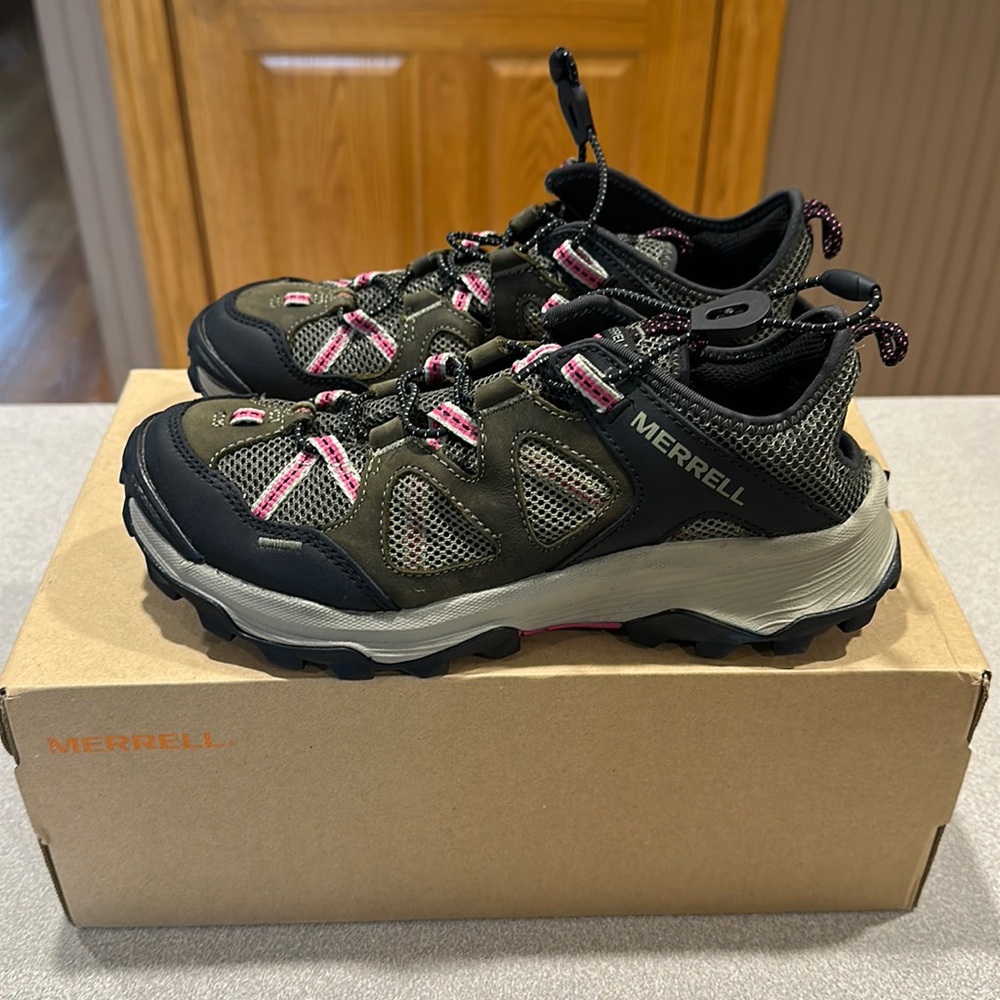NWT Merrell Speed Strike hiking shoes, size 8 women’s. Olive green